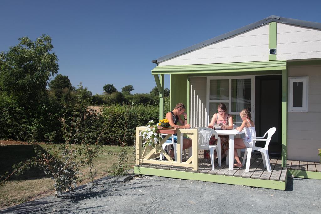 Camping Des Rulieres Hotel Saint-Valérien Exterior foto